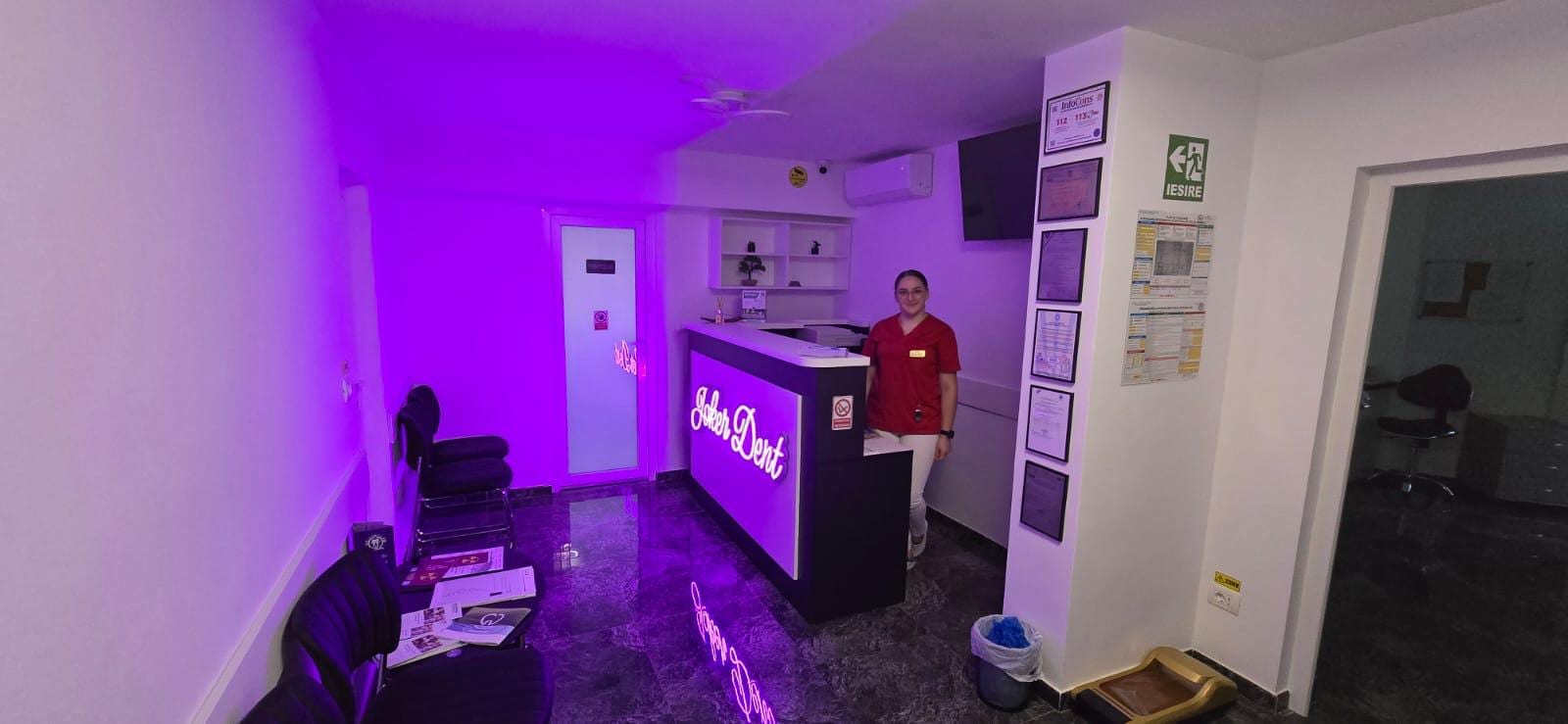 Recepția și sala de așteptare Joker Dent Bacău